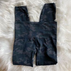 SPANX - Black/Grey Camouflage Leggings - L
